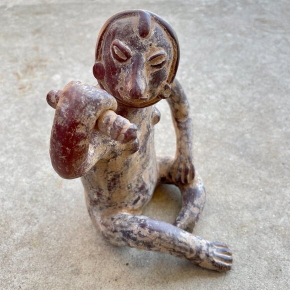 Pre-Columbian Style Seated Figurine - Picture 8 of 14